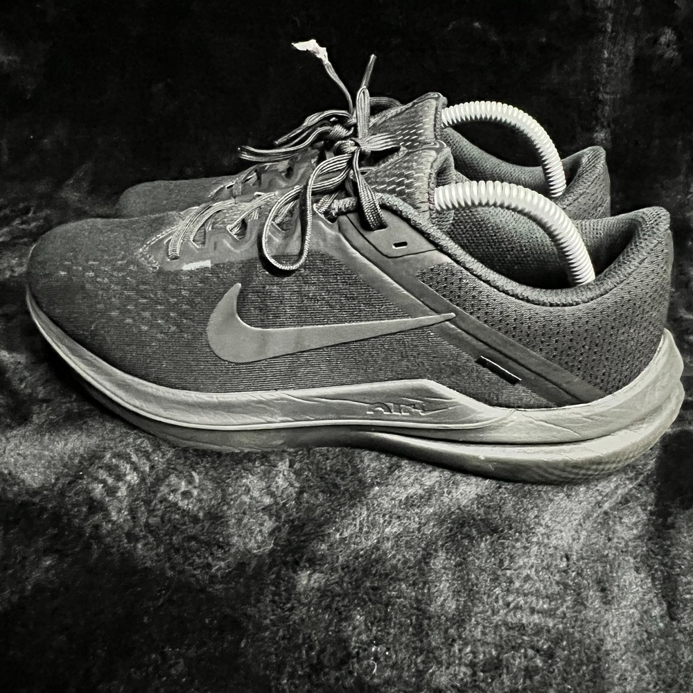 Nike Air Zoom Winflo 10 DV4023-001 Womens US 10 Running Shoes Black Sneakers